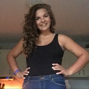 Meet your Posher, Caitlin